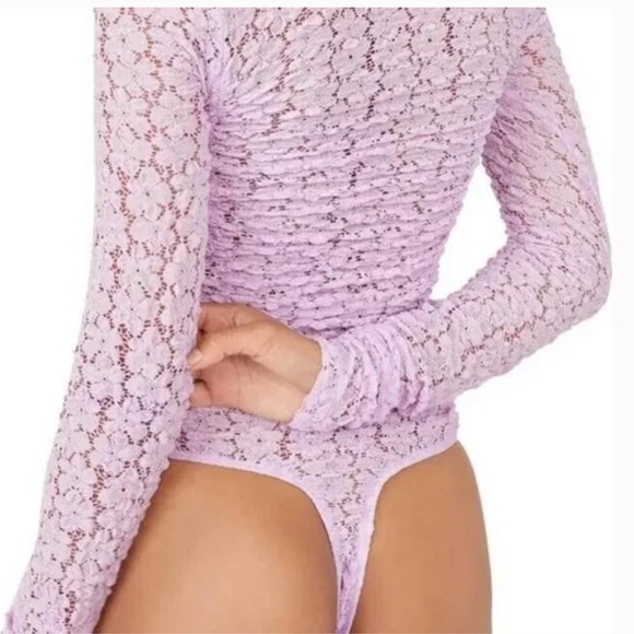 FREE PEOPLE Size Medium DAY-NIGHT Ruched LACE Mockturtle Bodysuit Stretch $68NEW - Picture 6 of 16